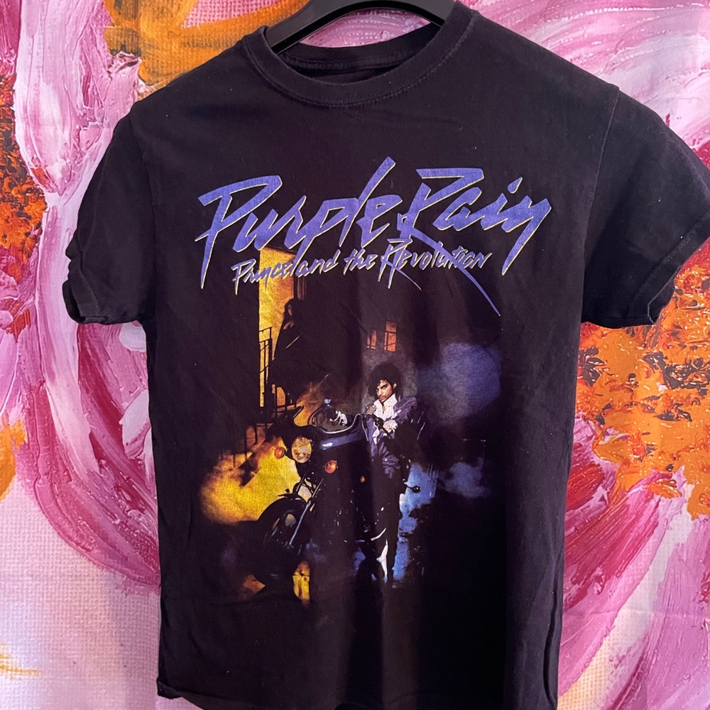 Purple rain graphic tee size small